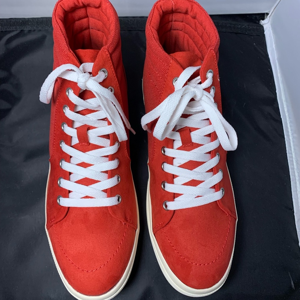 Sun + Stone Jett Red High Top Sneakers Men’s 8.5‎ New in Box